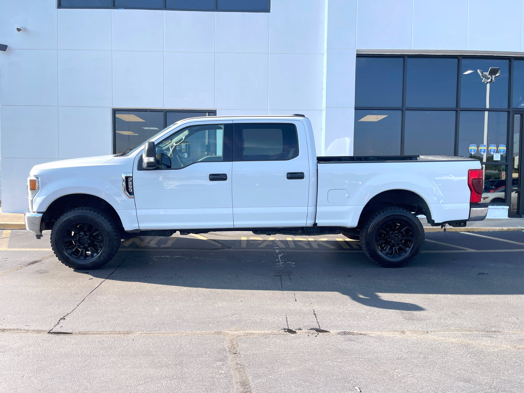 Used 2021 Ford F250 XLT w/ FX4 Off-Road Package AWD/4WD image 6