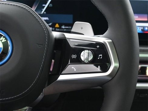 New 2026 BMW 750e xDrive w/ Premium Package image 28