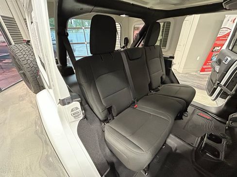Used 2018 Jeep Wrangler Unlimited Sahara AWD/4WD image 5