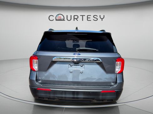 Used 2022 Ford Explorer XLT RWD image 4