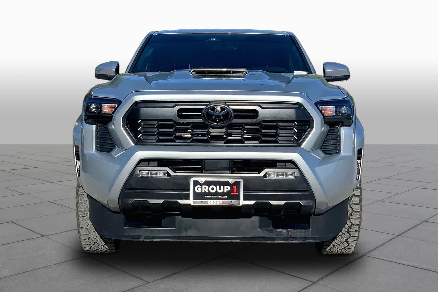 Used 2025 Toyota Tacoma TRD Sport AWD/4WD image 4