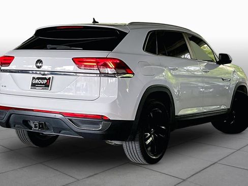 Used 2020 Volkswagen Atlas Cross Sport SE w/ Panoramic Sunroof Package FWD image 12