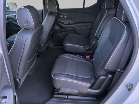 Used 2022 Chevrolet Traverse Premier image 21