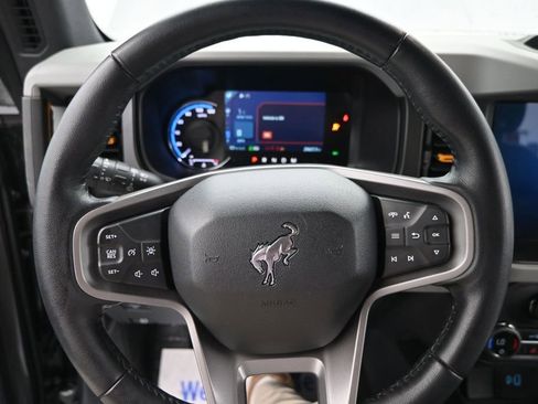 Used 2023 Ford Bronco Badlands w/ Sasquatch Package AWD/4WD image 11