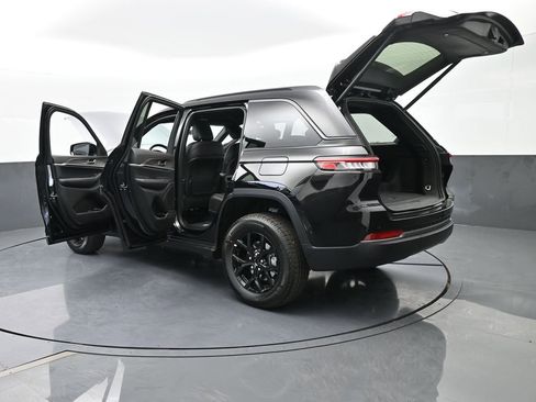 New 2026 Jeep Grand Cherokee Altitude image 67