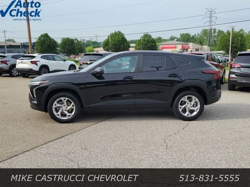 Used 2024 Chevrolet Trax LS w/ LS Convenience Package FWD image 2