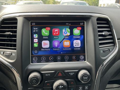 Used 2018 Jeep Grand Cherokee Laredo AWD/4WD image 20