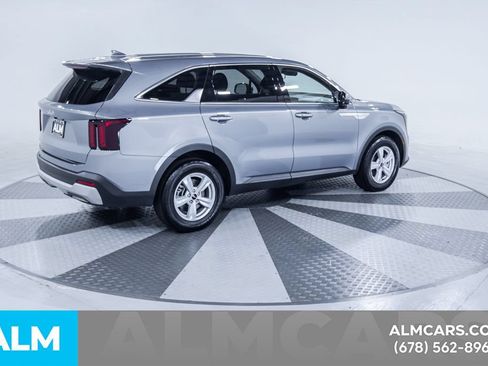 Used 2024 Kia Sorento LX FWD image 16