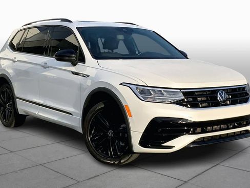 Used 2022 Volkswagen Tiguan SE R-Line image 3
