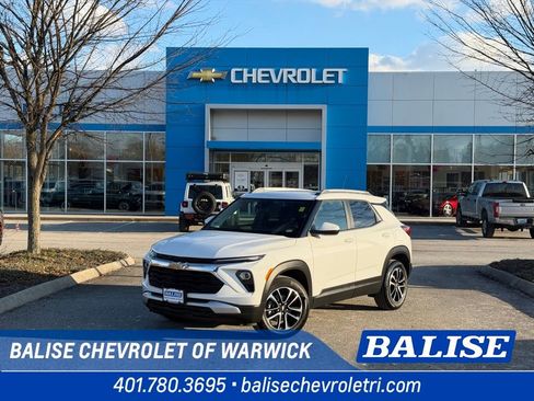 Used 2025 Chevrolet TrailBlazer LT w/ Driver Confidence Package image 1