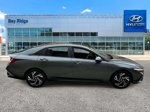 Used 2024 Hyundai Elantra Limited FWD image 2