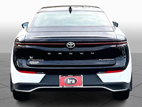 New 2025 Toyota Crown Platinum image 4