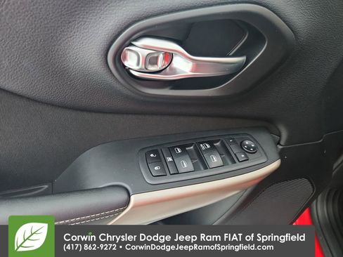 Certified 2018 Jeep Cherokee Latitude w/ Altitude Package FWD image 21