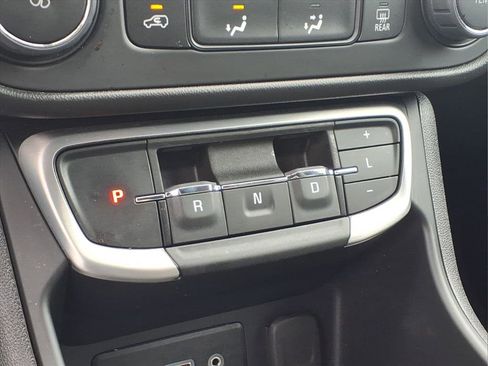 Used 2024 GMC Terrain SLE image 13