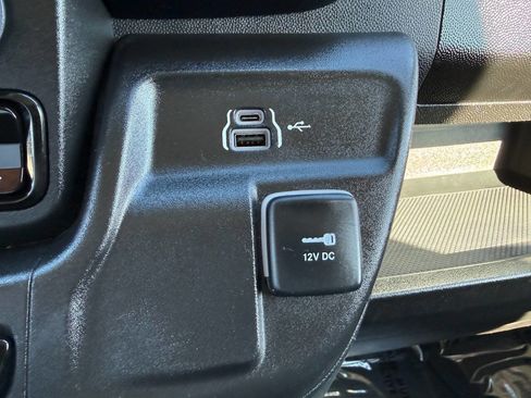 Used 2025 RAM ProMaster 2500 w/ Convenience Group image 37