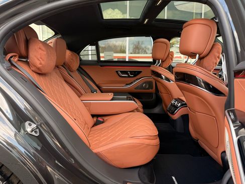 Used 2022 Mercedes-Benz S 580 4MATIC Sedan w/ AMG Line Package image 31
