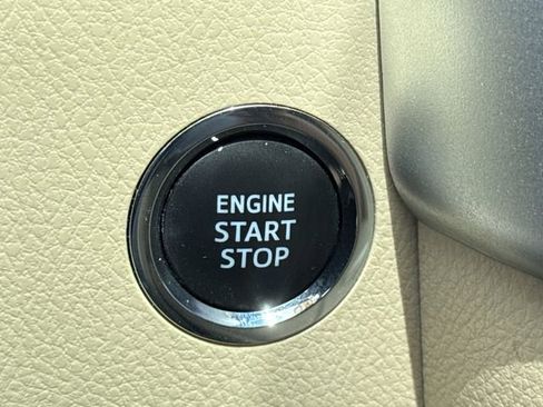 Used 2019 Toyota Highlander XLE AWD/4WD image 37