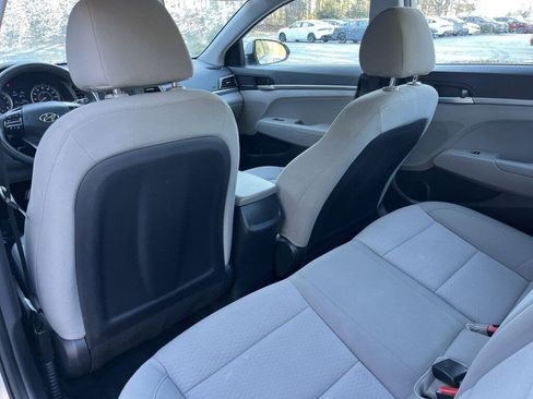 Used 2019 Hyundai Elantra SE image 17