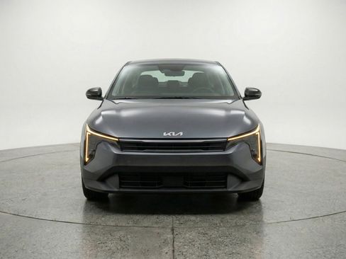 Used 2025 Kia K4 LXS image 2