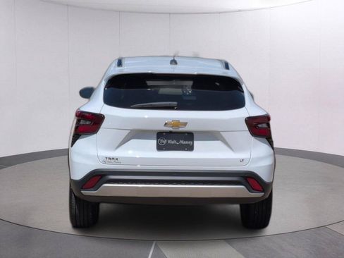 Used 2025 Chevrolet Trax LT w/ Driver Confidence Package FWD image 4