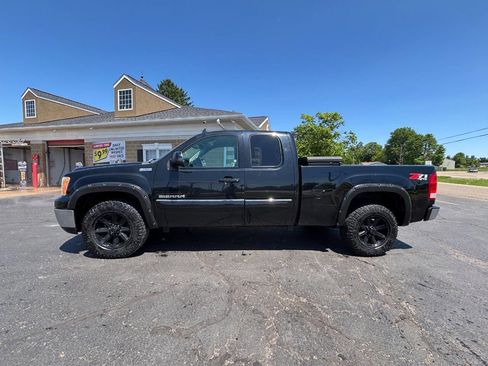 Used 2012 GMC Sierra 1500 SLE w/ All-Terrain Package AWD/4WD image 2