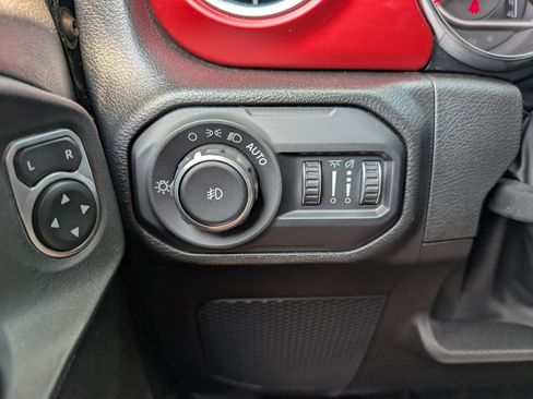 Used 2022 Jeep Wrangler Unlimited Rubicon image 37