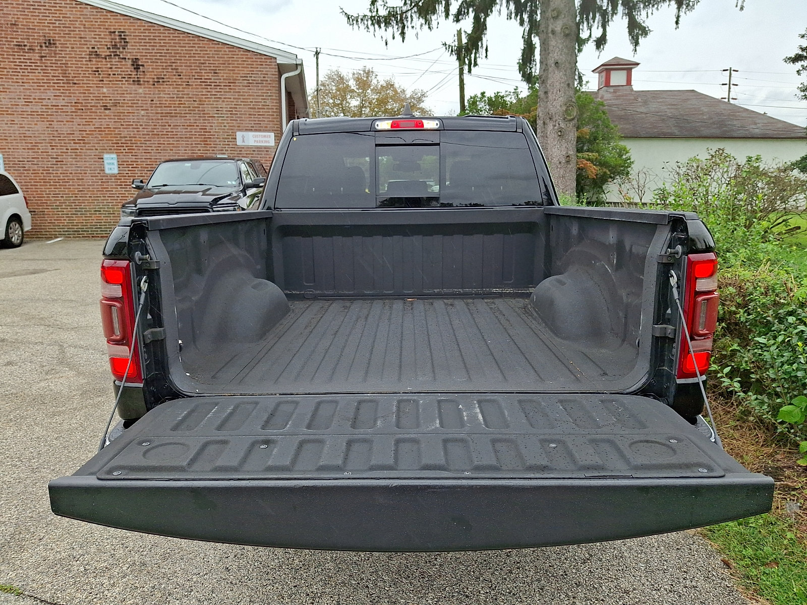 Used 2019 RAM 1500 Laramie AWD/4WD image 30