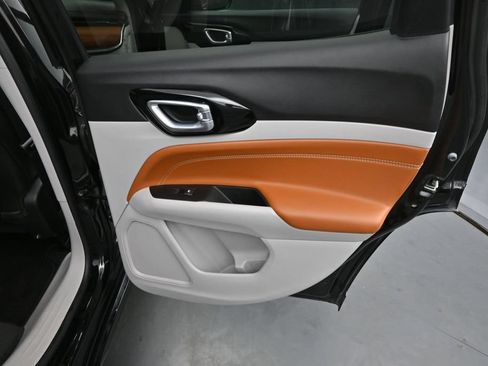Used 2022 Jeep Compass Limited w/ Elite Group AWD/4WD image 16