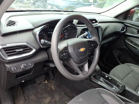 Used 2023 Chevrolet TrailBlazer LT w/ Convenience Package FWD image 9