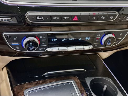 Used 2017 Audi Q7 3.0T Prestige AWD/4WD image 24