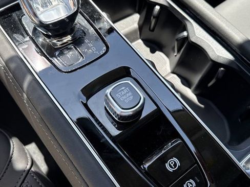 New 2025 Volvo XC90 B6 Plus w/ Protection Package Premier image 24