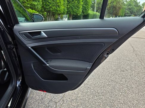 Used 2018 Volkswagen GTI SE FWD image 31