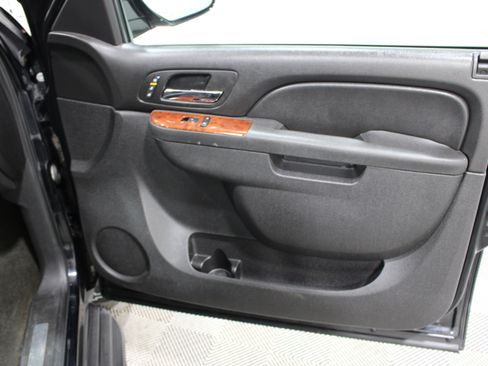 Used 2013 Chevrolet Avalanche LTZ AWD/4WD image 25