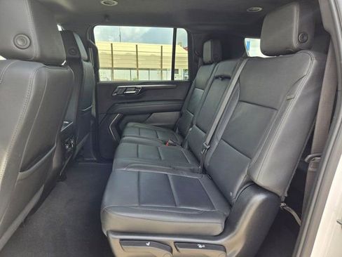 Used 2025 Chevrolet Suburban Z71 AWD/4WD image 26