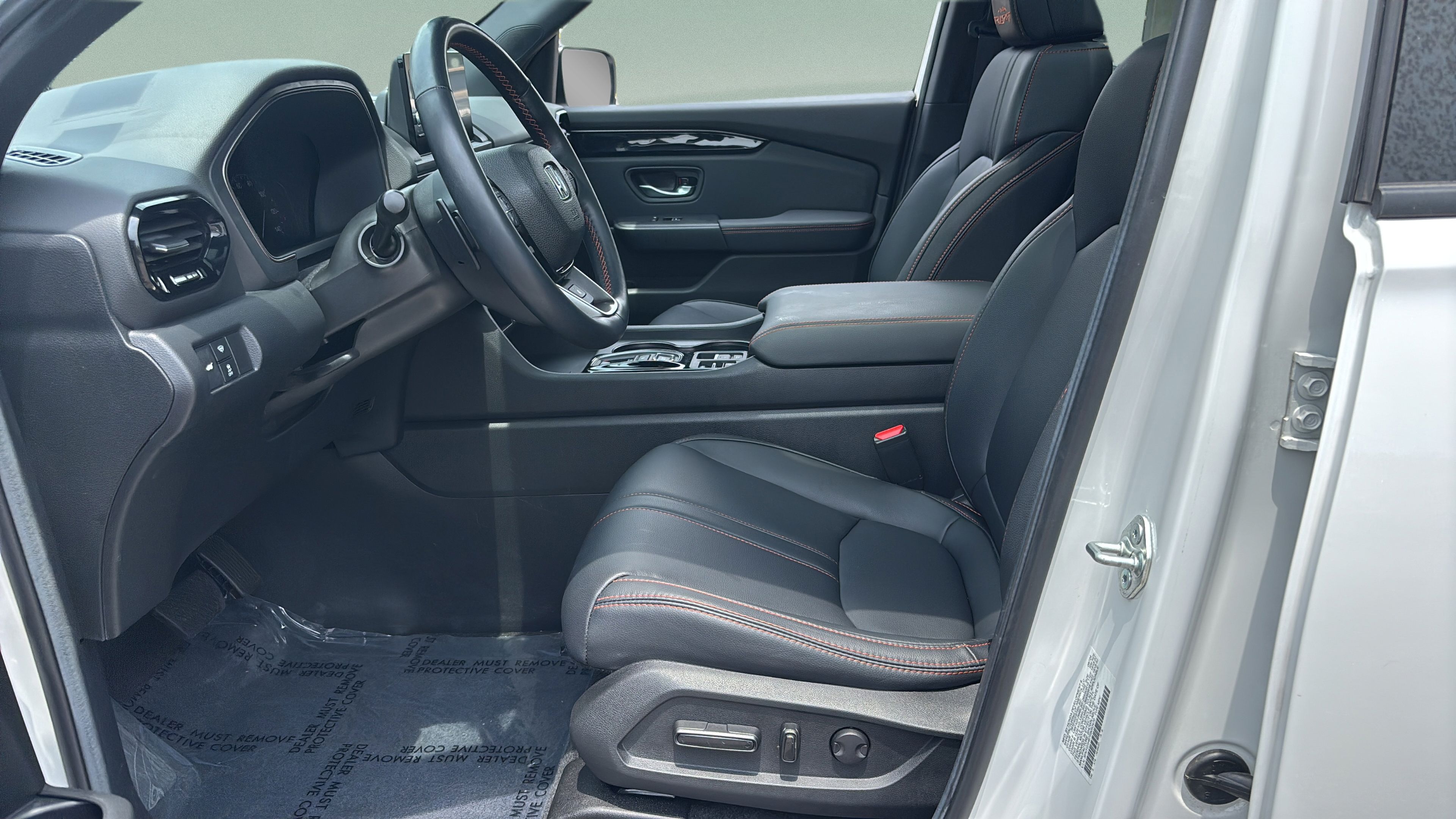 Certified 2025 Honda Pilot TrailSport image 9