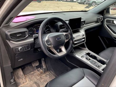 Certified 2022 Ford Explorer XLT w/ Equipment Group 202A image 7