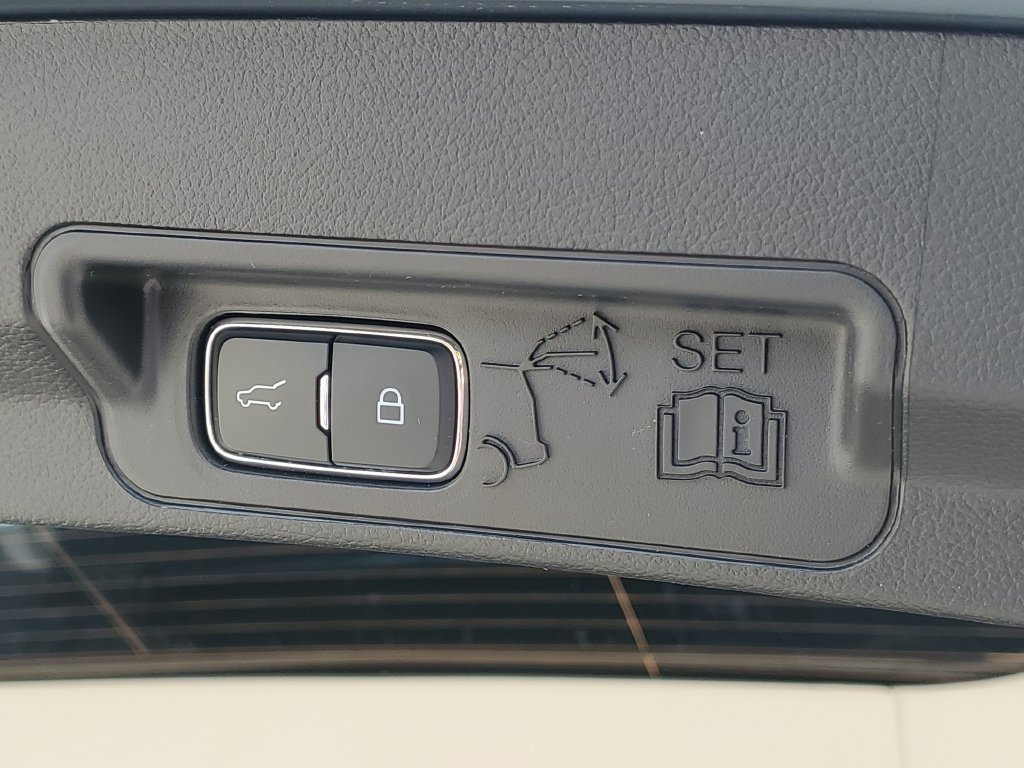 Certified 2025 Ford Explorer Active AWD/4WD image 11