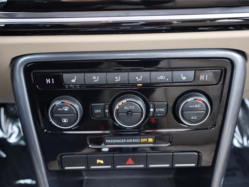 Used 2019 Volkswagen Beetle 2.0T SE w/ SE Premium Package image 23