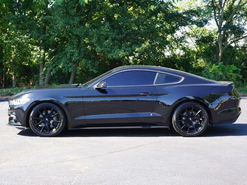 Used 2017 Ford Mustang GT Premium w/ Black Accent Package RWD image 9