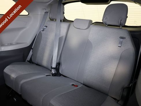 Used 2022 Toyota Sienna LE FWD image 10