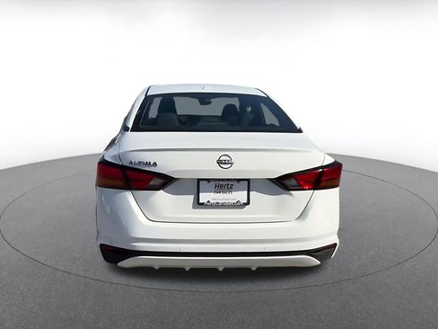Used 2025 Nissan Altima 2.5 SV FWD image 12