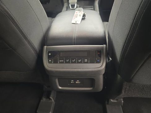 Used 2025 Nissan Pathfinder SV AWD/4WD image 13