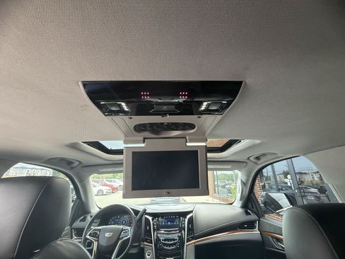 Used 2020 Cadillac Escalade Premium Luxury RWD image 18
