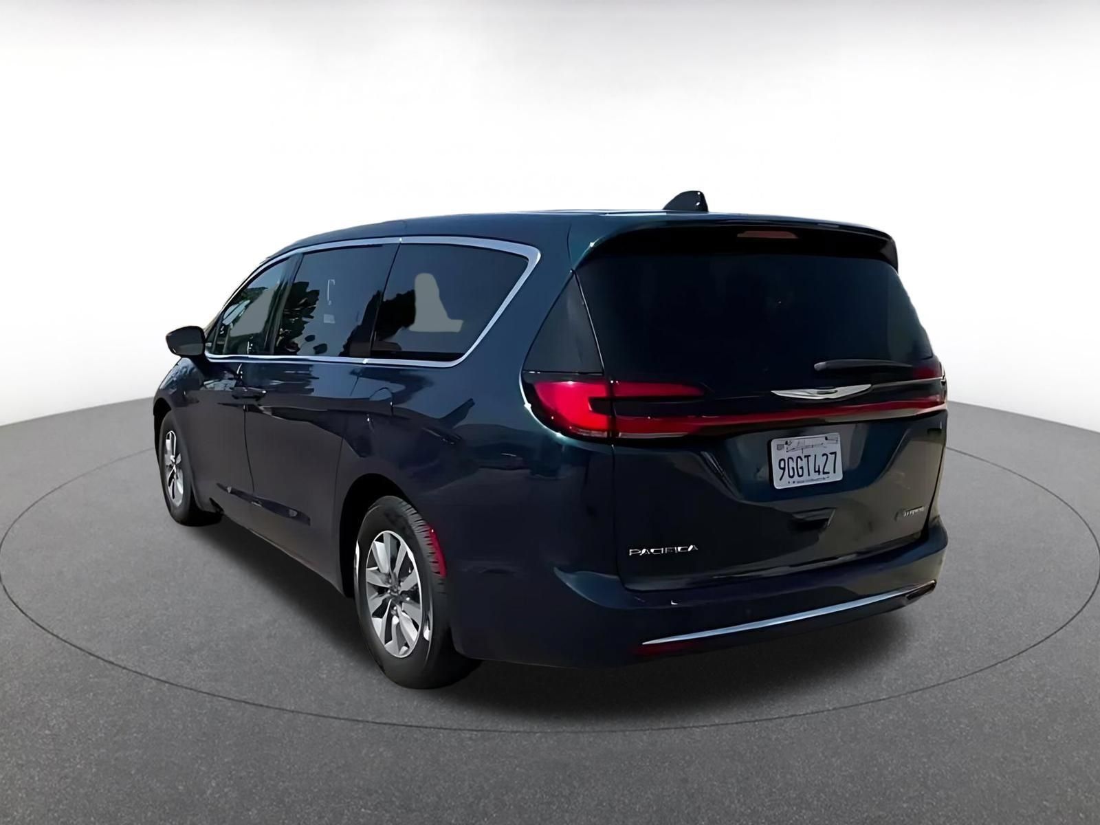 Used 2023 Chrysler Pacifica Touring-L FWD image 10