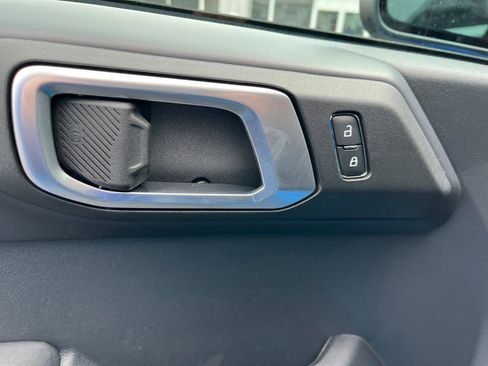 New 2025 Ford Bronco Badlands image 13