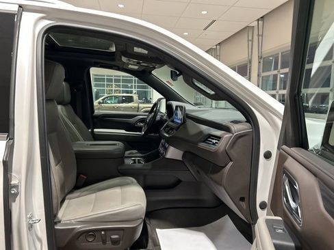Used 2021 GMC Yukon XL SLT w/ SLT Luxury Plus Package image 18