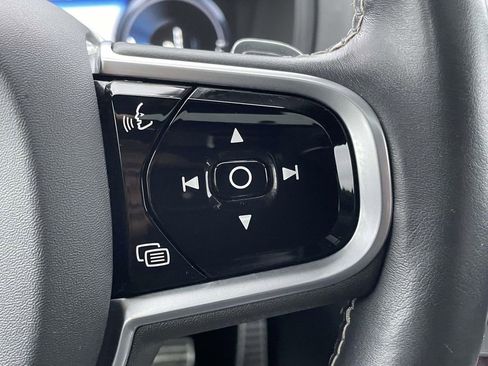 Used 2020 Volvo XC90 T8 R-Design image 12