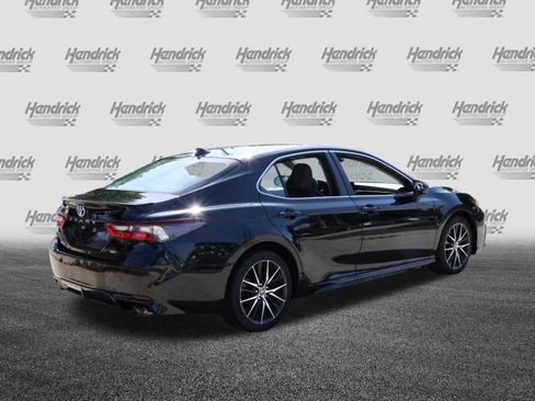 Used 2022 Toyota Camry SE FWD image 9