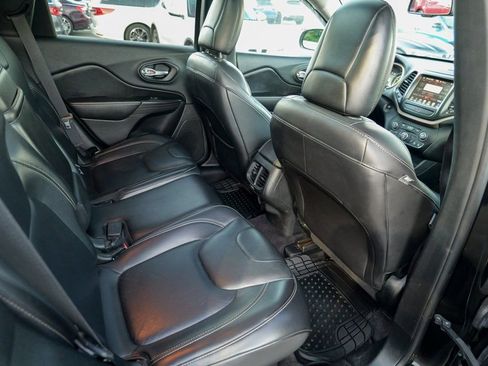 Used 2017 Jeep Cherokee Limited image 28