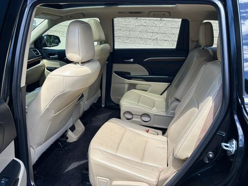 Used 2017 Toyota Highlander Limited Platinum AWD/4WD image 15